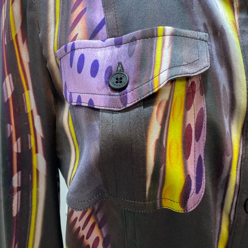 Colorful Button-Up Shirt with Abstract Pattern - Picture 3 of 9